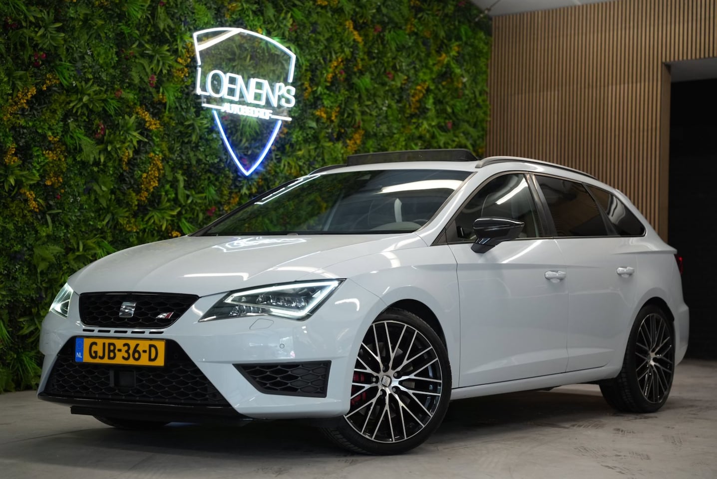 SEAT Leon ST - 2.0 TSI Cupra 280 / Pano / CarPlay / Camera / Seat Sound - AutoWereld.nl