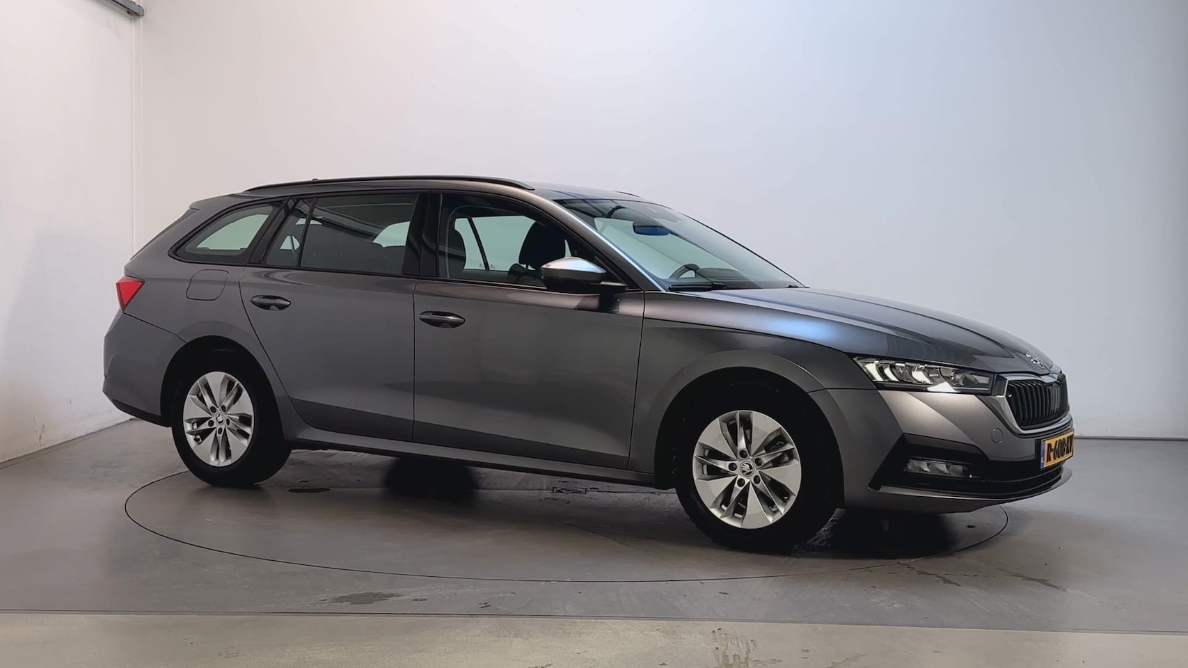 Skoda Octavia Combi - 1.0 TSI 110pk Ambition Parkeersensoren Trekhaak App-Connect DAB+ - AutoWereld.nl