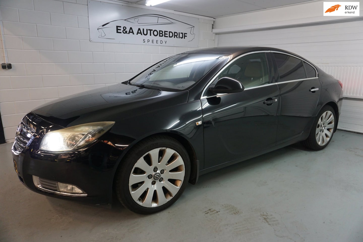 Opel Insignia - 2.0 T Cosmo / LEDER / NAVI / EXPORT PRIJS - AutoWereld.nl