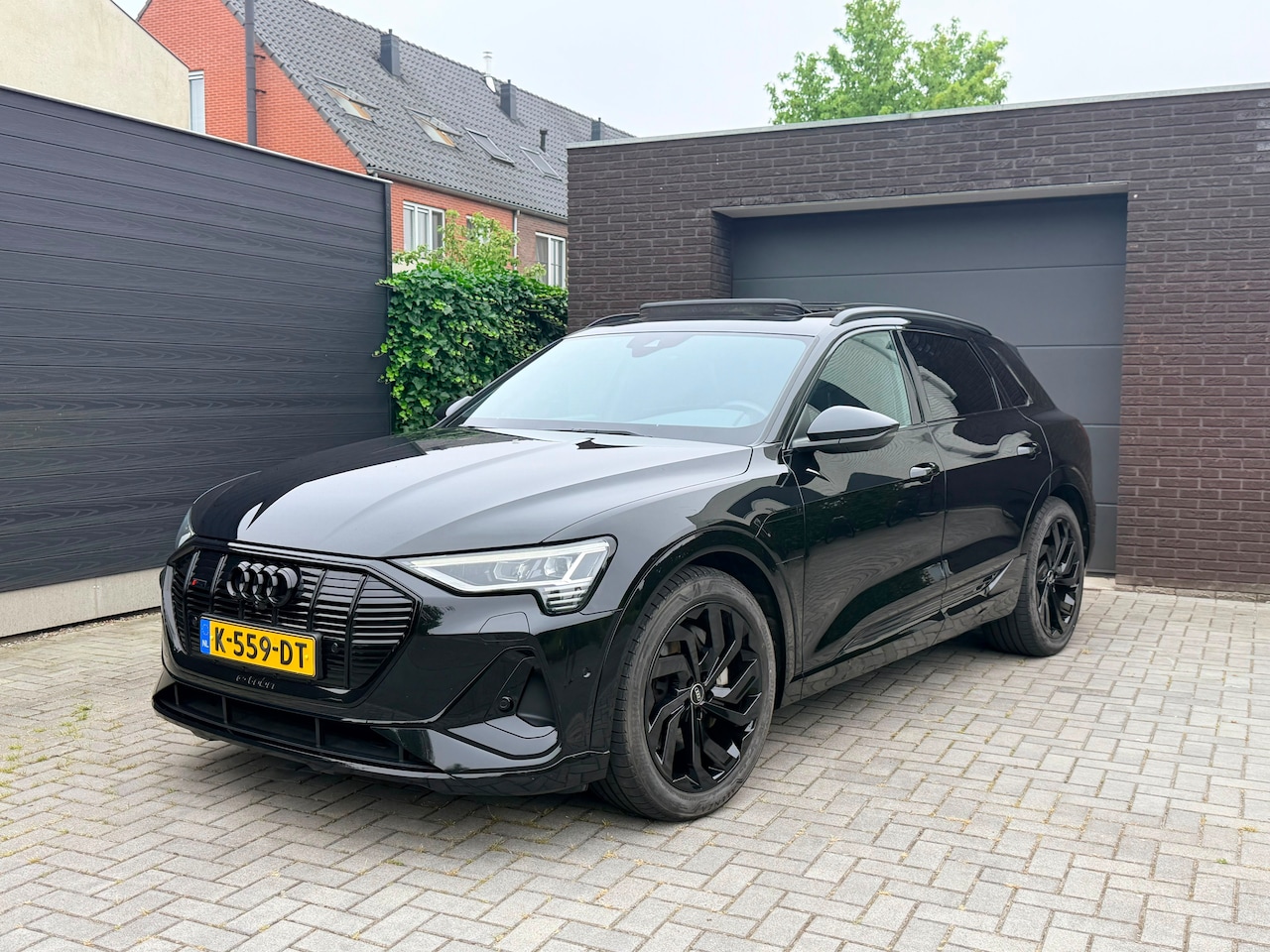 Audi e-tron - 55 quattro S edition All Black, afneembare trekhaak, panoramisch schuif/kanteldak - AutoWereld.nl