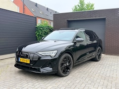 Audi e-tron - 55 quattro S edition All Black, afneembare trekhaak, panoramisch schuif/kanteldak