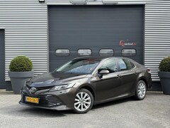 Toyota Camry - 2.5 Hybrid Dynamic | Camera | Lederen Bekleding | Stoelverwarming | Lichtmetalen Velgen |