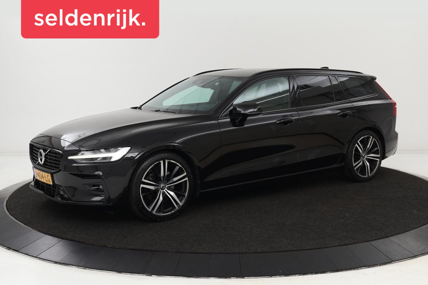 Volvo V60 - B3 R-Design | Camera | Stoel & Stuurverwarming | Carplay | Half leder | Full LED | PDC | M - AutoWereld.nl