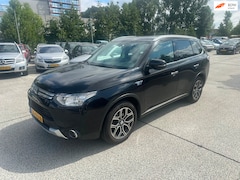 Mitsubishi Outlander - 2.0 PHEV Executive Edition X-Line 2015 Zwart