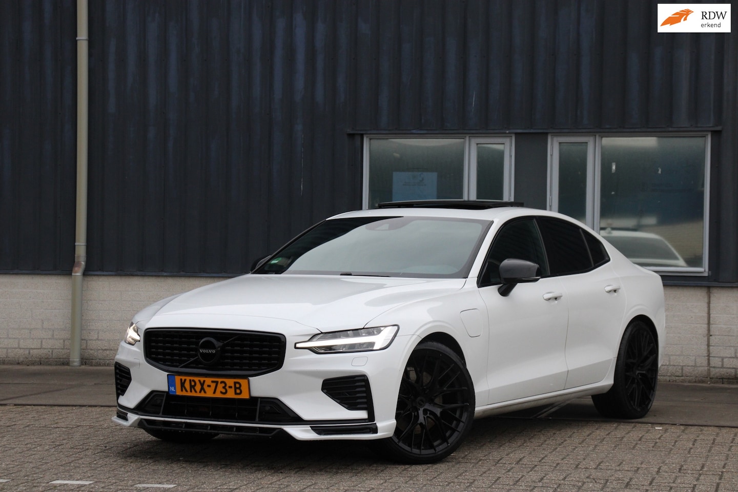 Volvo S60 - 2.0 T8 AWD R-Design Pano Memory Harman&Kardon BTW Heico Look - AutoWereld.nl