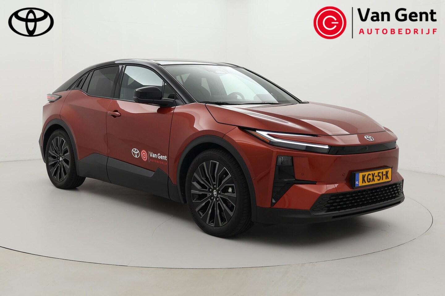 Toyota C-HR - Executive AWD 77 kWh | Panoramadak | Trekhaak (1.500 KG) | Warmtepomp | Dodehoek detectie - AutoWereld.nl
