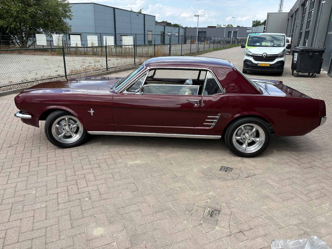 Ford Mustang - Mooie Ford Mustang Coupe 1966 - Burgundy C-code - AutoWereld.nl