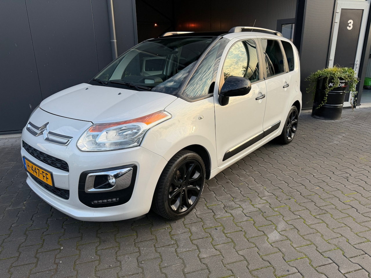 Citroën C3 Picasso - 1.2 PureTech Exclusive 103.000 KM !! - AutoWereld.nl