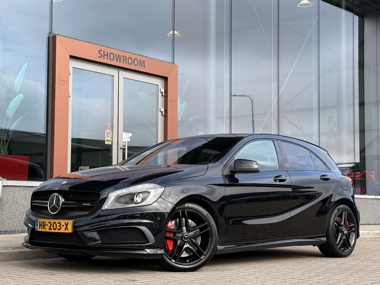 Mercedes-Benz A-klasse - AMG 45 4MATIC | Stoelverwarming | Kuipstoelen | Achteruitrijcamera - AutoWereld.nl