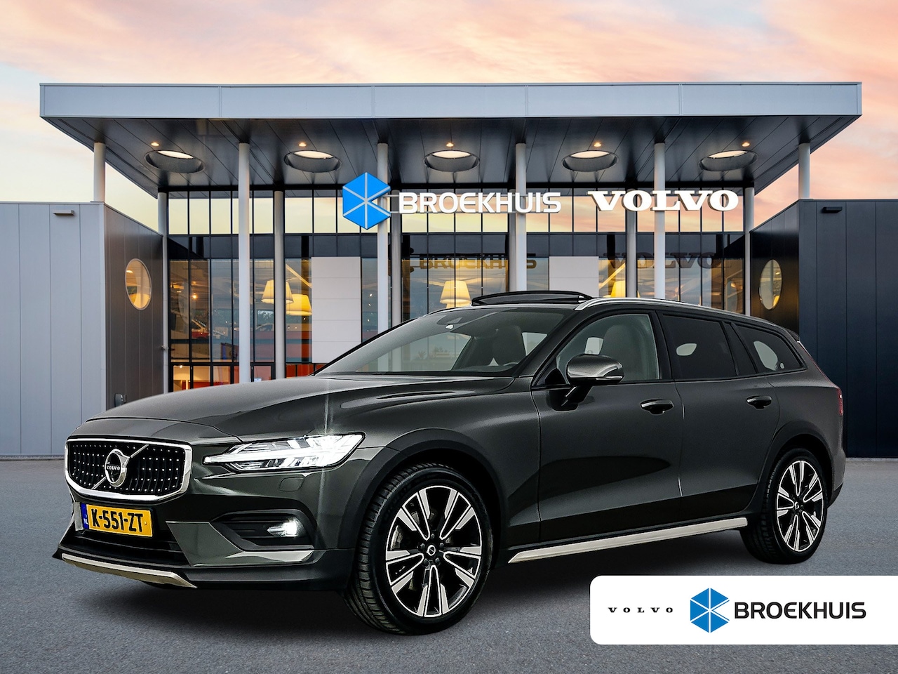 Volvo V60 Cross Country - B5 AWD Pro | 19" | Trekhaak | Panoramadak | Head-Up | 360 Camera | Elektr. verst. Stoelen - AutoWereld.nl