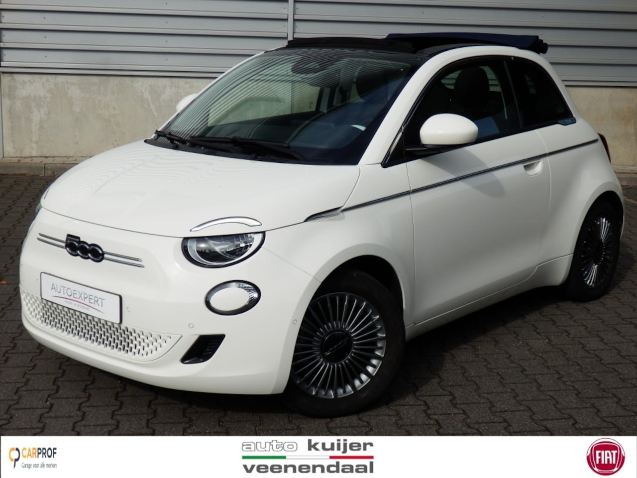 Fiat 500 C - Icon 42 kWh | Cabrio blauwe kap | Camera | Chroompakket | SOH 96 % I - AutoWereld.nl