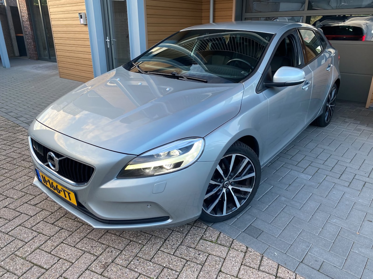 Volvo V40 - 1.5 T3 Inscription | Automaat| Trekhaak| Stoelverw. - AutoWereld.nl