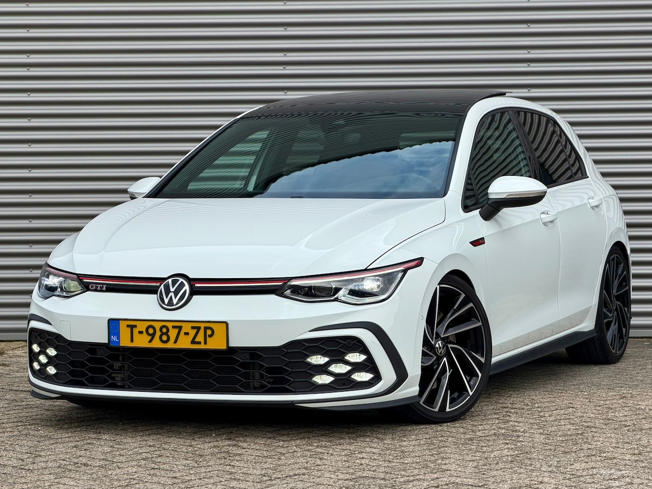 Volkswagen Golf - 2.0 TSI GTI 245 PK | Panorama | IQ Light | Harman Kardon | Schroefset | 12 Mnd Garantie! - AutoWereld.nl