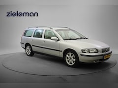 Volvo V70 - 2.4 Comfort Line Automaat - Airco, Leer, Cruise, Trekhaak