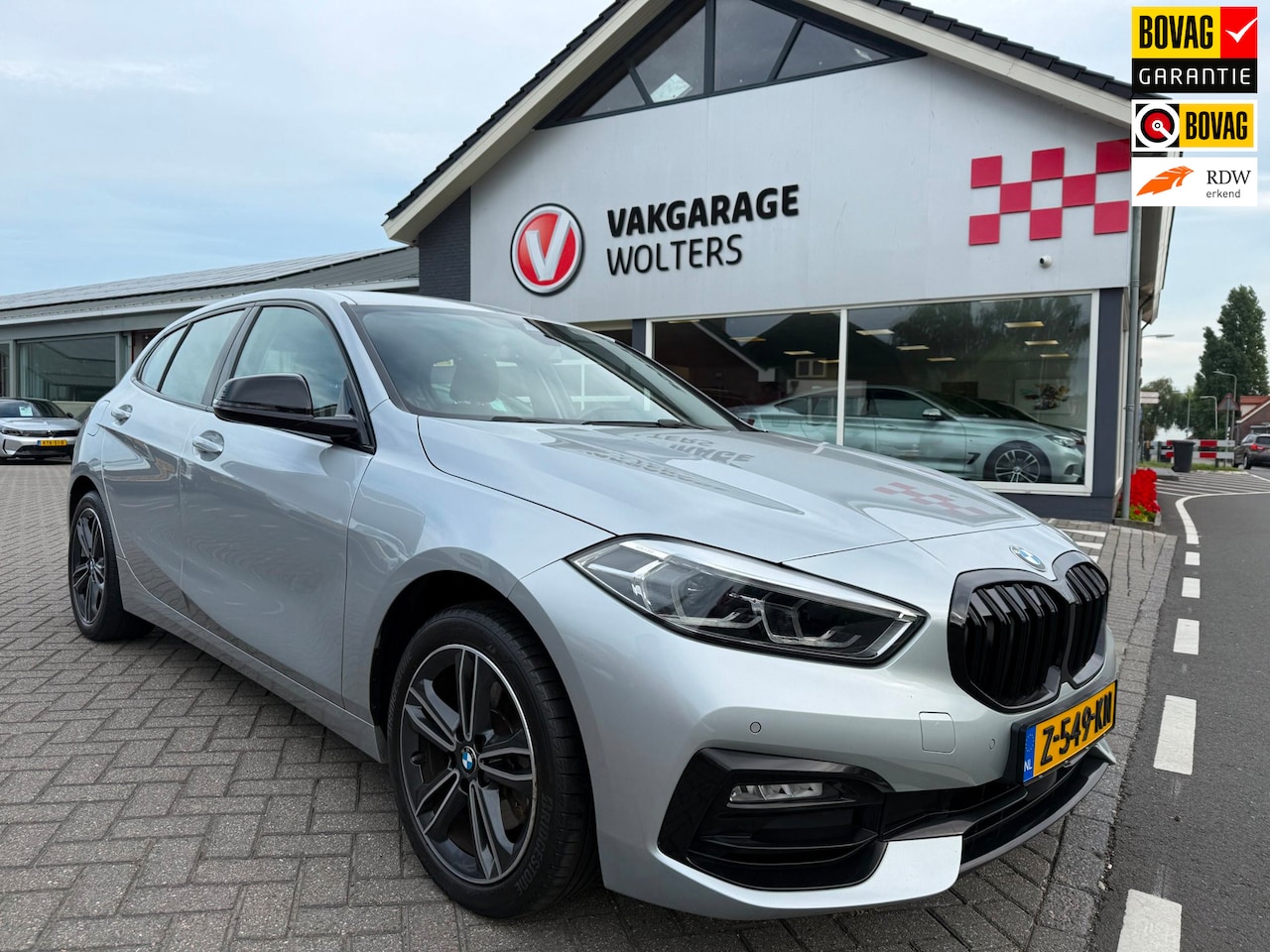 BMW 1-serie - 118i High Executive. RIJKLAARPRIJS! TREKHAAK/AUTOMAAT/SPORTSTOELEN - AutoWereld.nl