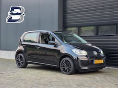 Volkswagen Up! - 1.0 BMT up beats, Airco, Sportstuur, AppleCarplay, Android Auto
