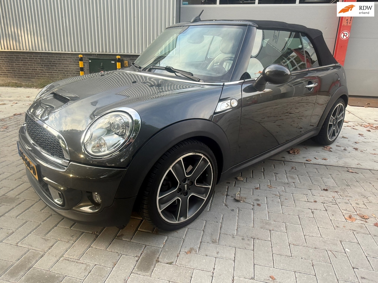 MINI Cabrio - 1.6 Cooper S Pepper NAVI LEER - AutoWereld.nl