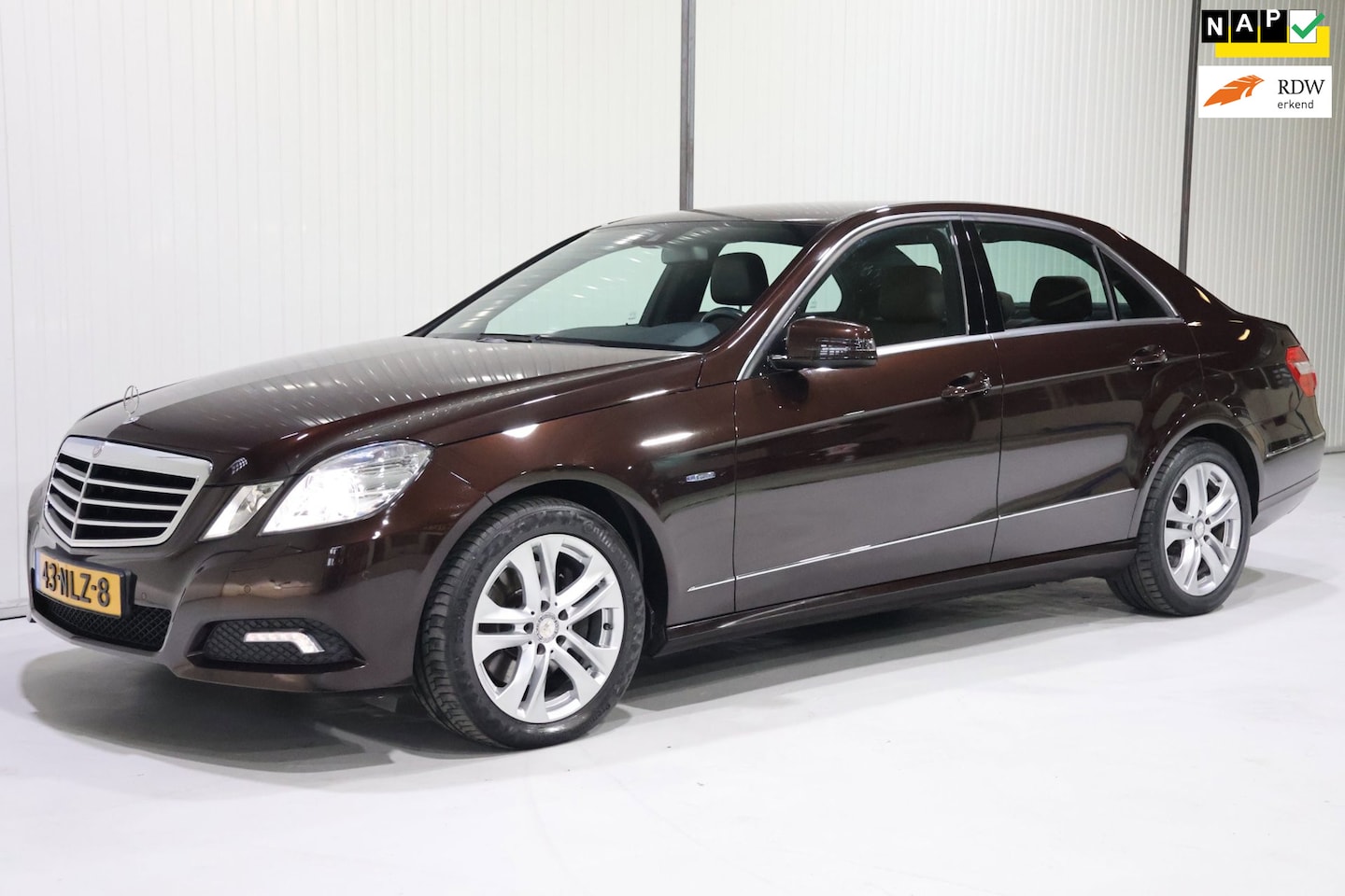 Mercedes-Benz E-klasse - 250 CGI Business Class Avantgarde NETTE AUTO - NAVI - CLIMA - TREKHAAK - NWE APK!! - AutoWereld.nl