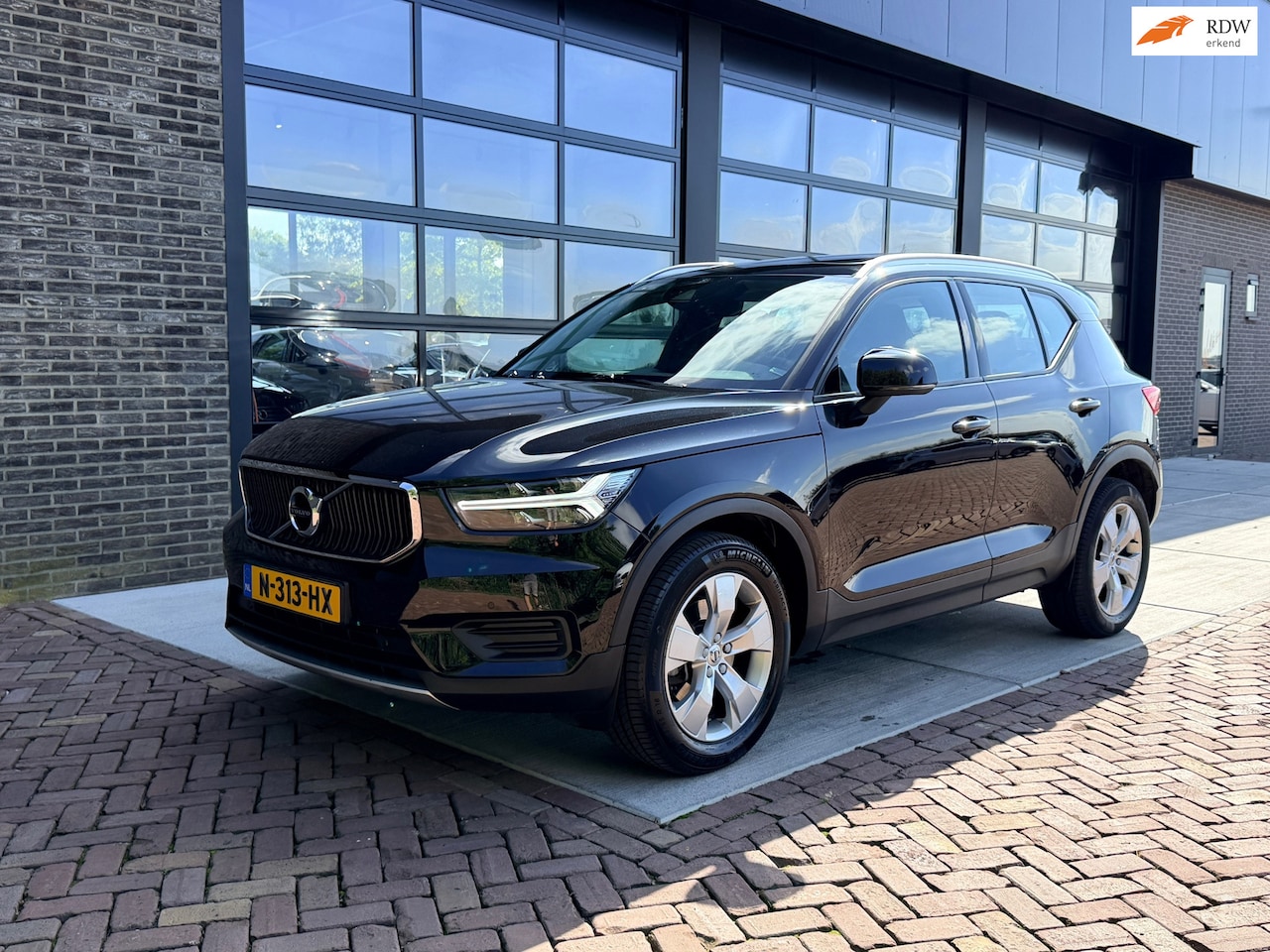 Volvo XC40 - 2.0 T4 Momentum | Pano | Camera | LED | Autom | - AutoWereld.nl