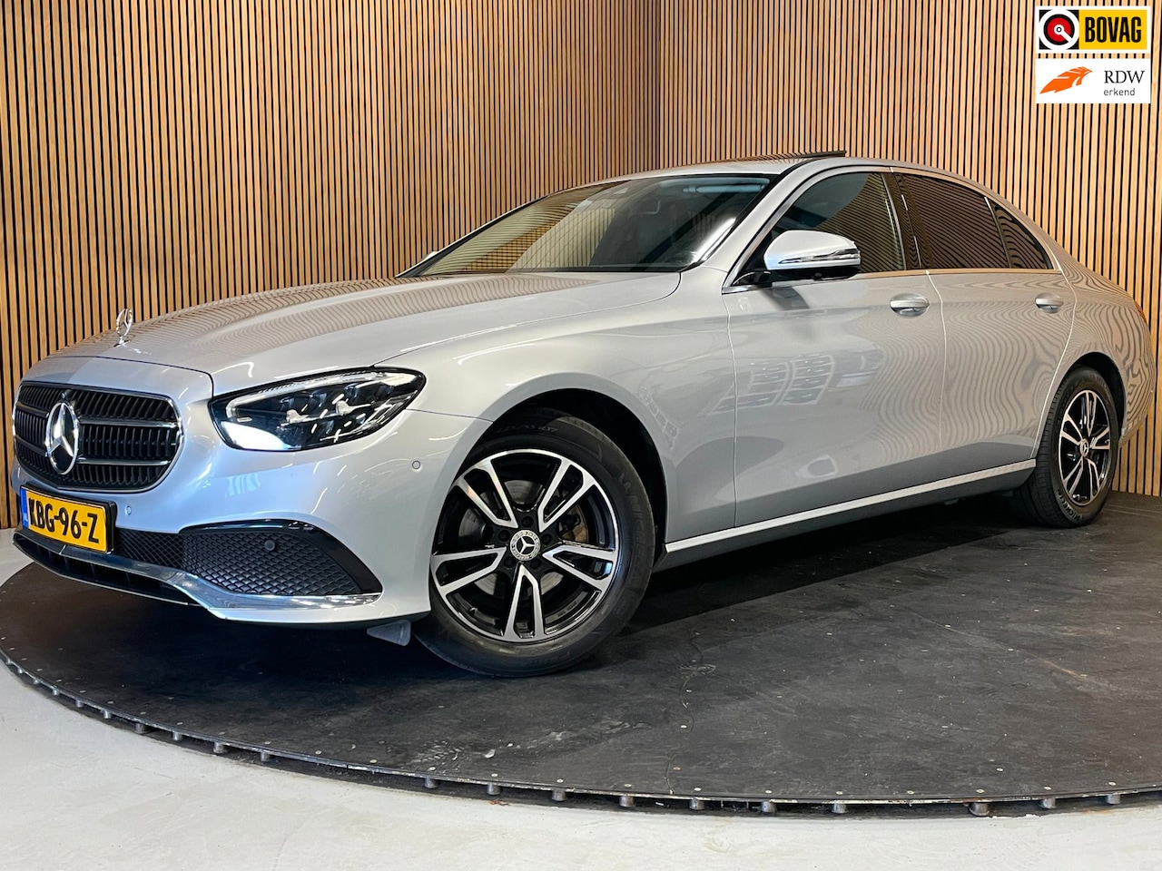Mercedes-Benz E-klasse - 220 d AMG Line|AUTOMAAT|PANO|VOLLEDER|STOELVERW.|360 + V + A CAMERA|DIGITAL COCKPIT|BURMES - AutoWereld.nl