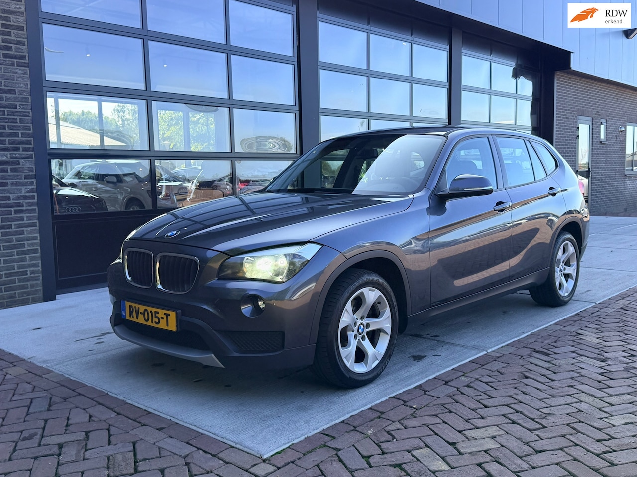 BMW X1 - XDrive20i | Autom | Navi | PDC | Clima | Cruise | - AutoWereld.nl