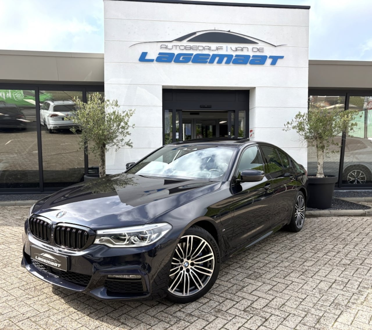 BMW 5-serie - 530e M-Sport Vol! | Pano | Soft Close | Head-Up | Service contract | - AutoWereld.nl