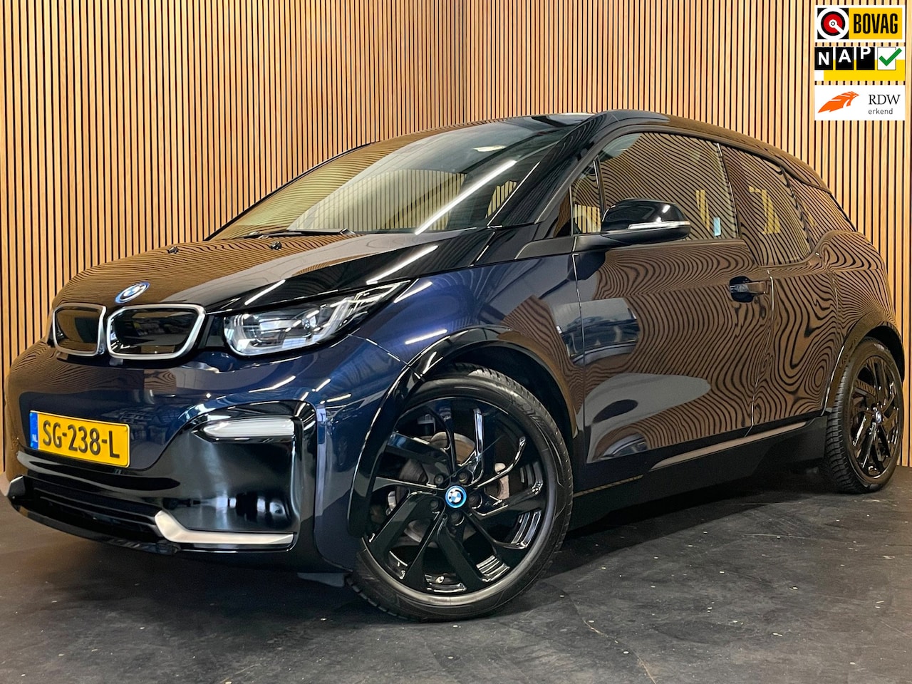 BMW i3 - S iPerformance 94Ah 33 kWh|92% SOH|GROTE ACCU|BLACK&BLUE|ACC|CARPLAY|CAMERA|AUTOMAAT|STOEL - AutoWereld.nl