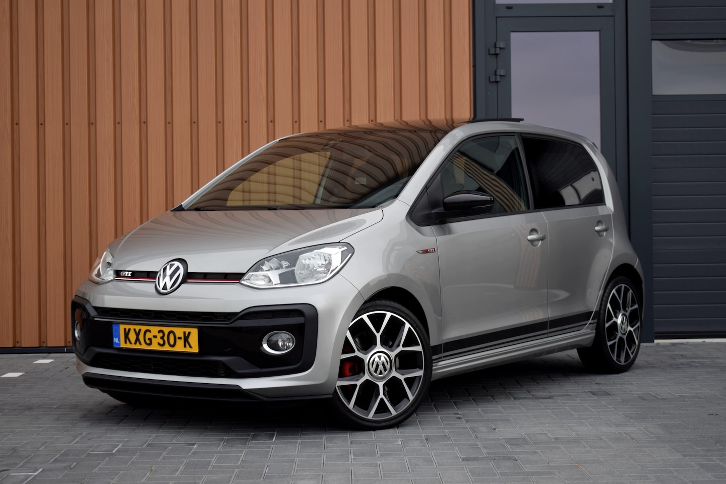 Volkswagen Up! - GTI 1.0 TSI 116pk | Pano | Beats | Camera | - AutoWereld.nl