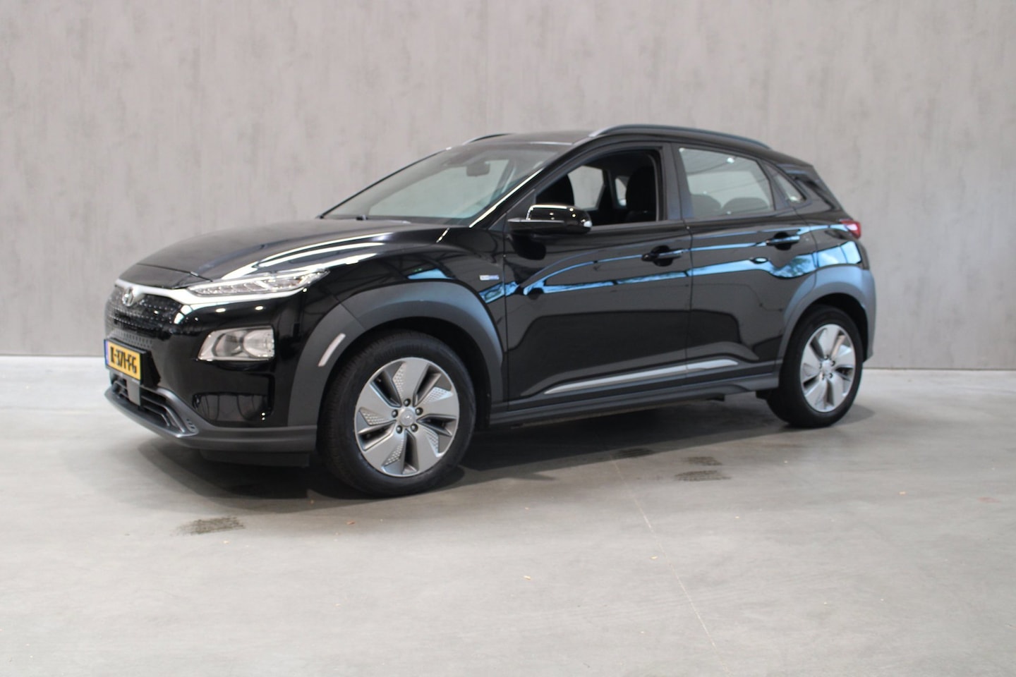 Hyundai Kona Electric - EV Comfort 64 kWh Camera/Carplay 98,3% SOH Prijs is rijklaar incl Bovag - AutoWereld.nl