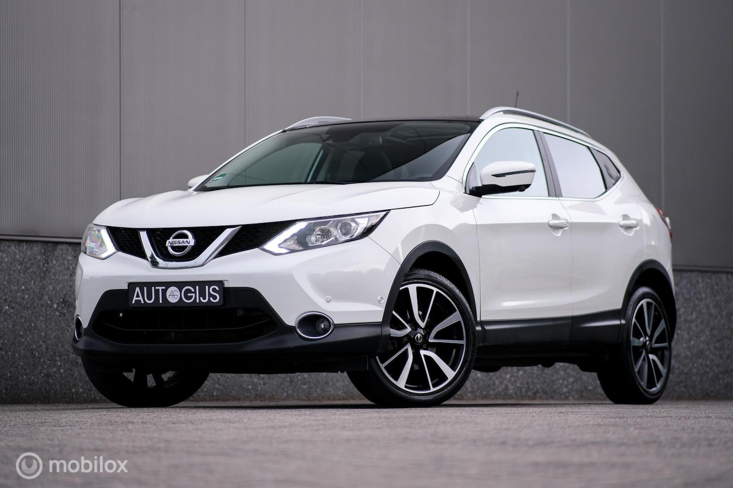 Nissan Qashqai - 1.2 Tekna | Leder | Trekhaak | Panorama | 360 camera | NL auto NAP | LED | Stoelverwarming - AutoWereld.nl