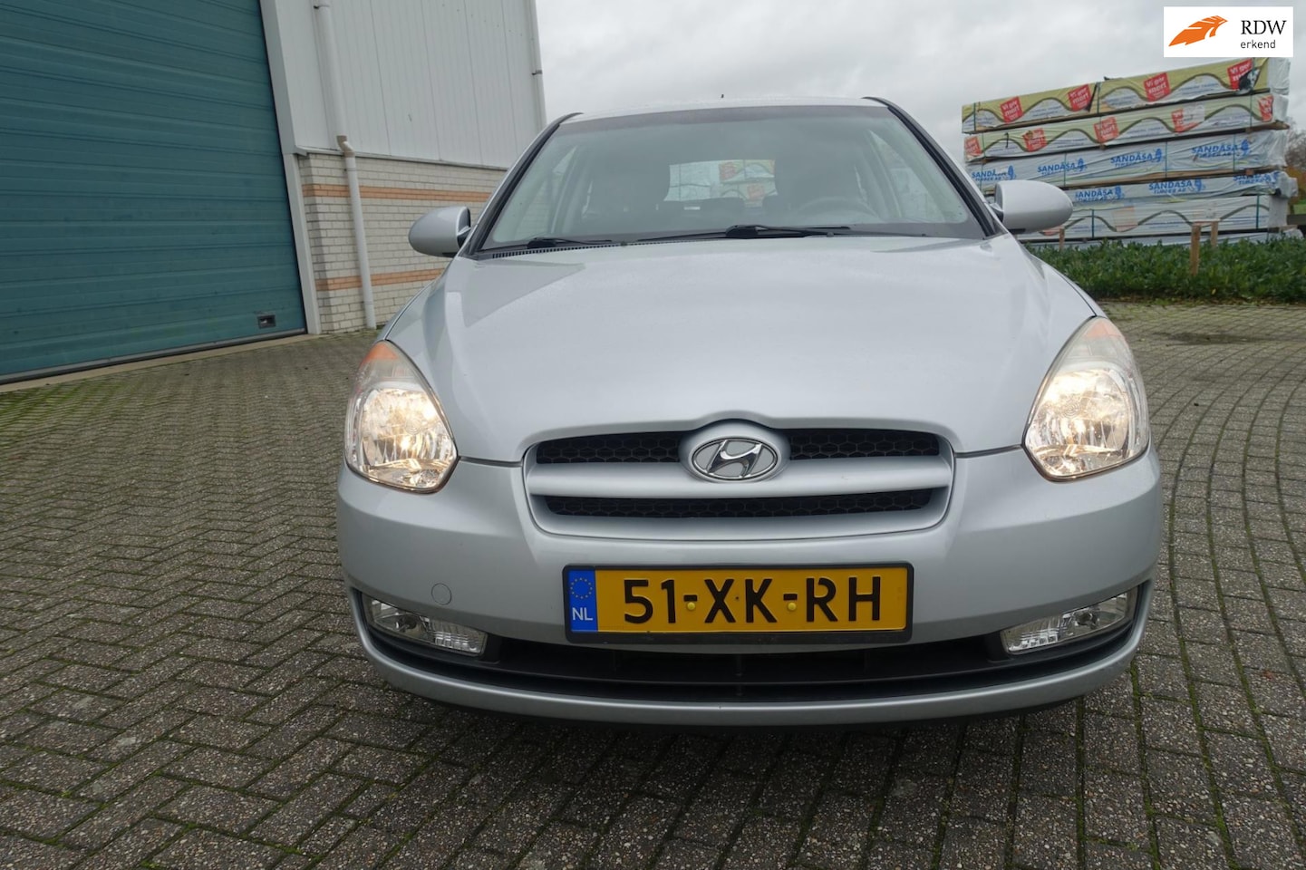 Hyundai Accent - 1.4i Dynamic LAGE KM STAND - VOL AUTOMAAT - TREKHAAK - AIRCO 2e eigenaar - nieuwe banden - - AutoWereld.nl