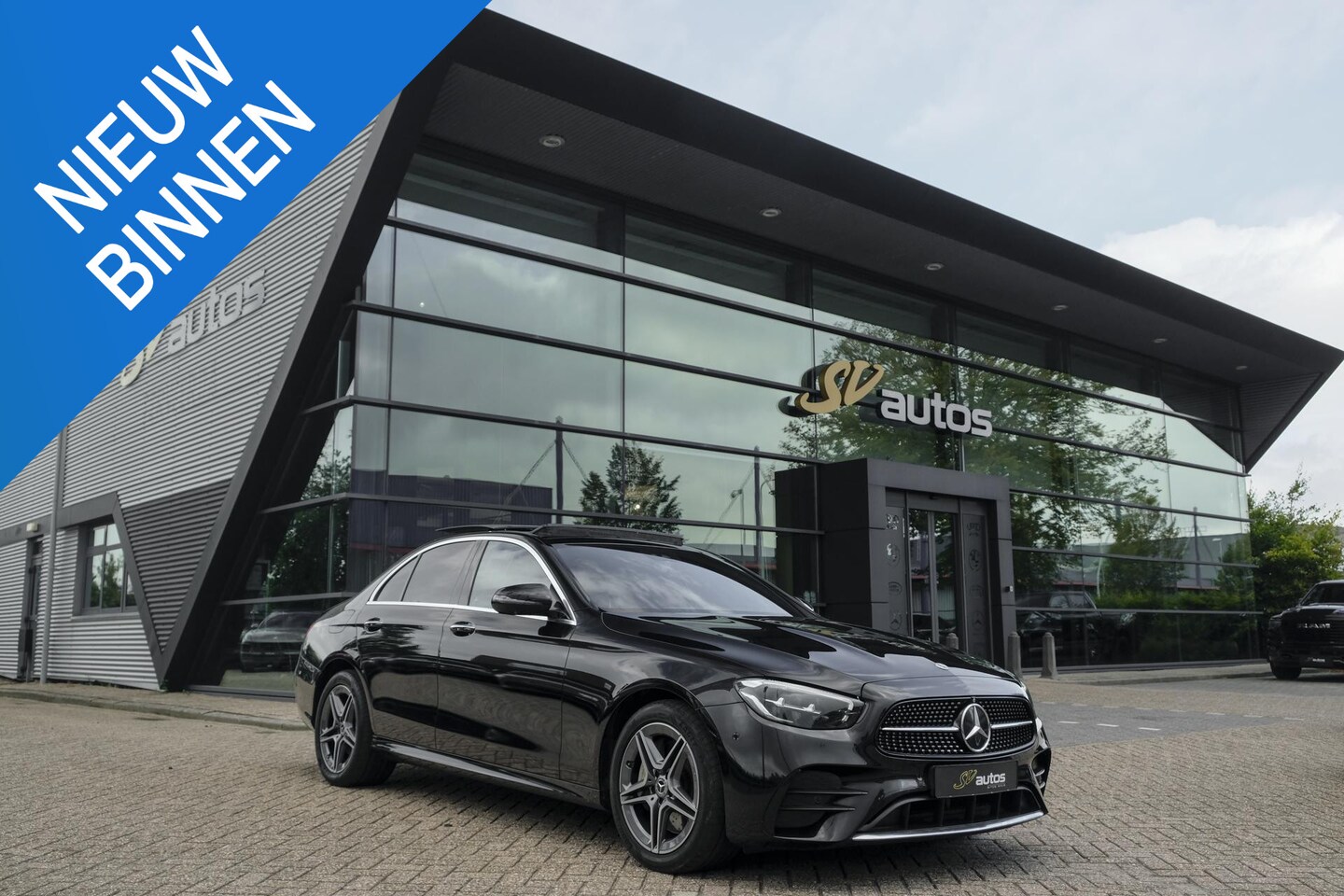 Mercedes-Benz E-klasse - E300e AMG 320pk Panoramadak Burmester Widescreen Leder NLauto 1e Eigenaar! - AutoWereld.nl