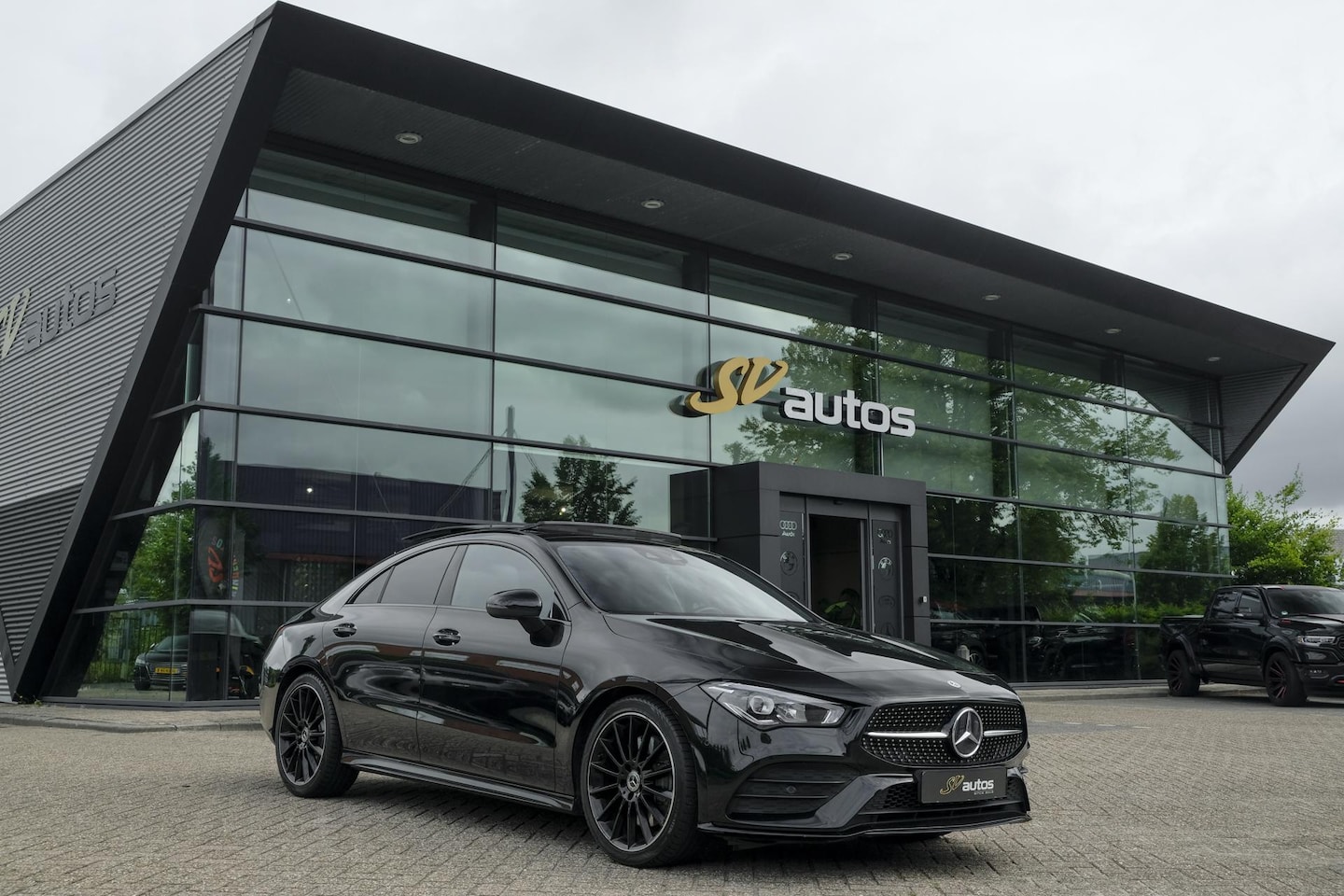 Mercedes-Benz CLA-Klasse - CLA250 AMG 224pk Panoramadak Night pakket Widescreen Sfeerverlichting 19" LMV - AutoWereld.nl
