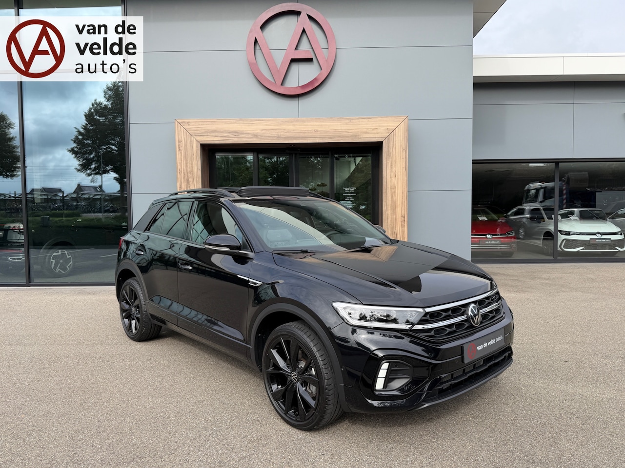 Volkswagen T-Roc - 1.5 TSI 150pk DSG R-Line | Black Style | 19 Inch | Panoramadak | Camera | Keyless | Elek. - AutoWereld.nl