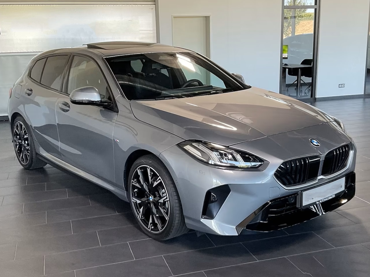 BMW 1-serie - 120 M-SPORT ** LED, TREKH, PANORAMA, 19-inch LMV, ACC, M-ONDERST, EL. A-KLEP ** 1e EIG - E - AutoWereld.nl