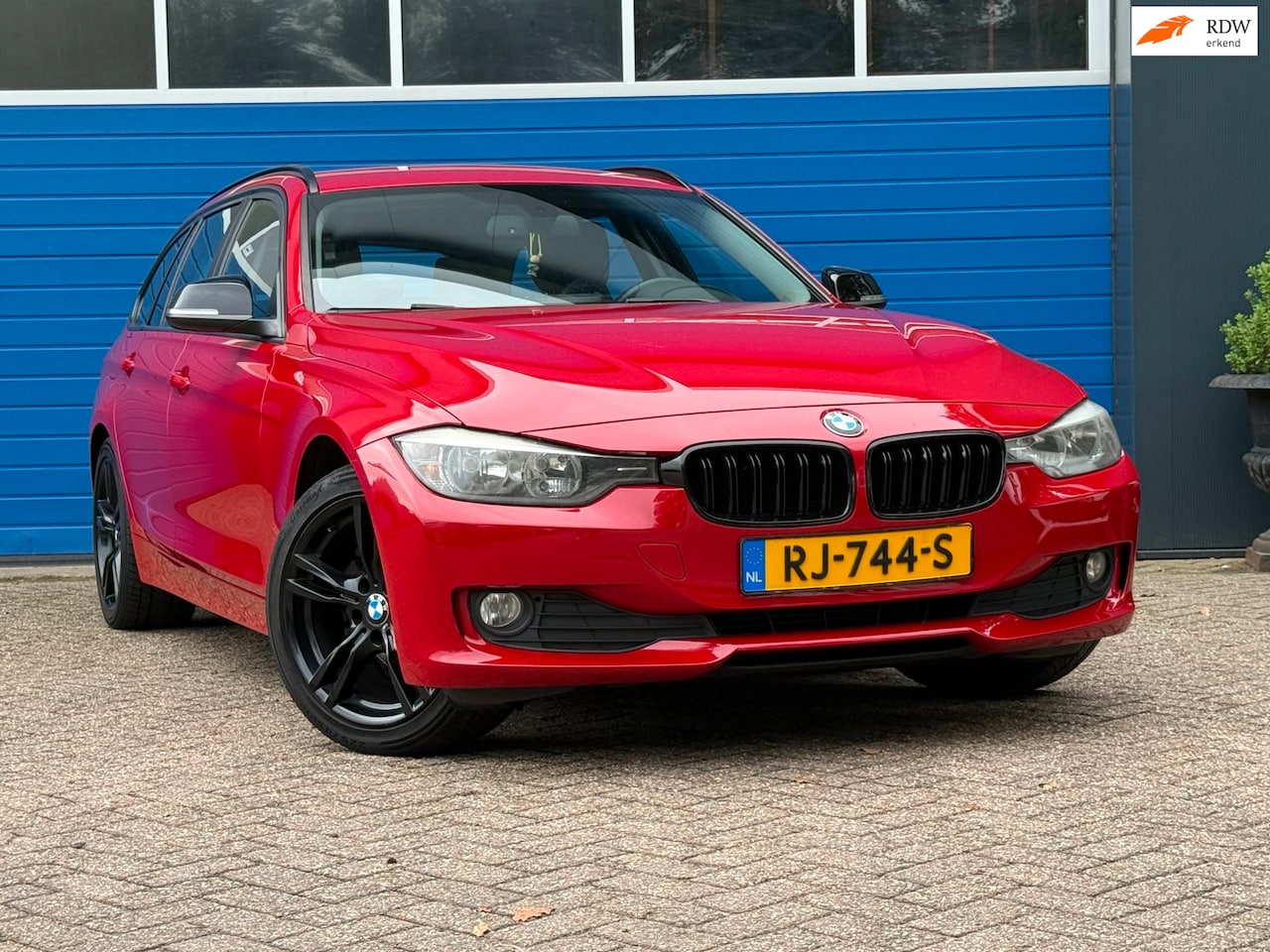 BMW 3-serie Touring - 318d High Executive|Leder|Navi. - AutoWereld.nl