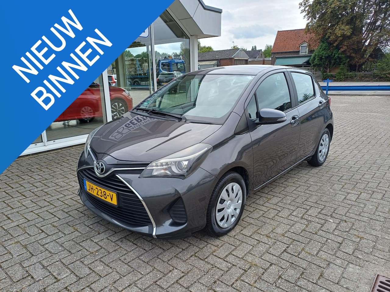 Toyota Yaris - 1.3 VVT-i Aspiration Achteruitrij camera,  nieuwe All Season banden - AutoWereld.nl