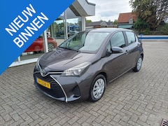 Toyota Yaris - 1.3 VVT-i Aspiration Achteruitrij camera, nieuwe All Season banden