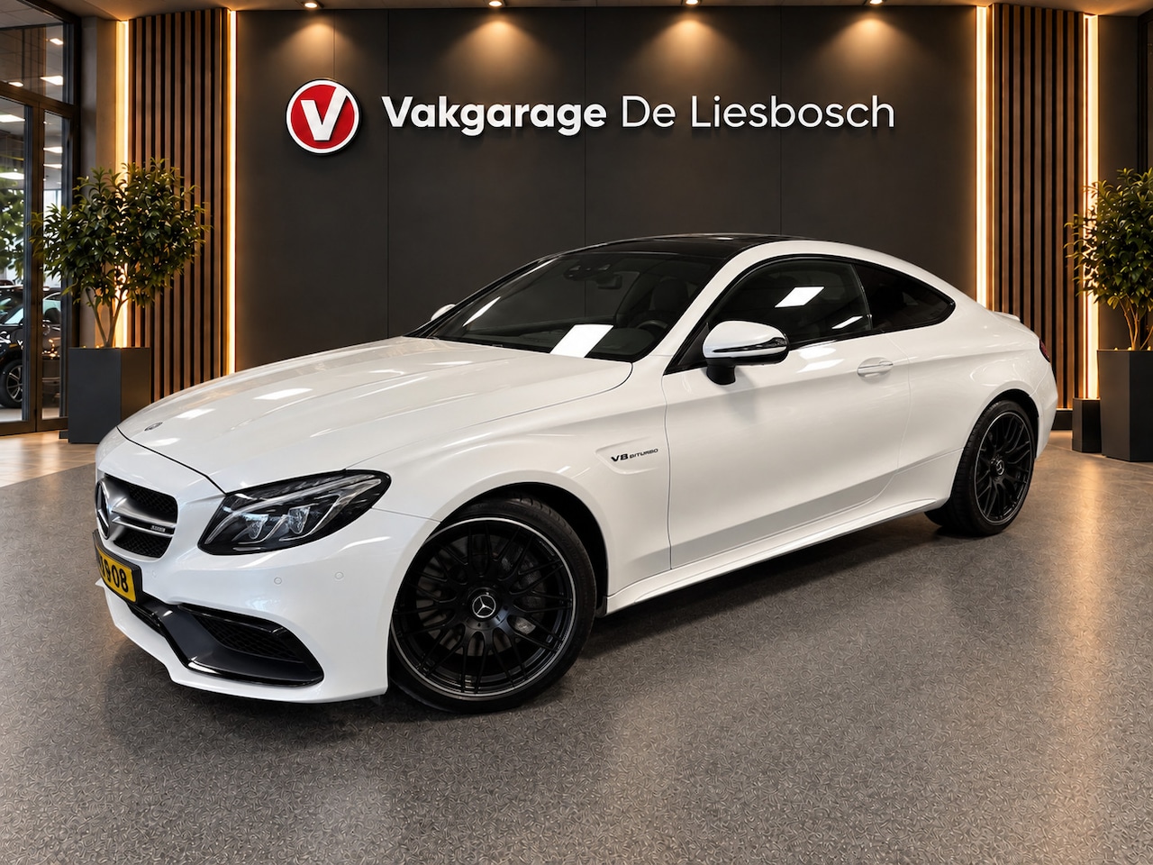 Mercedes-Benz C-klasse Coupé - AMG 63 / Panoramadak / Leer / Memory / Burmester / Camera / Complete historie - AutoWereld.nl