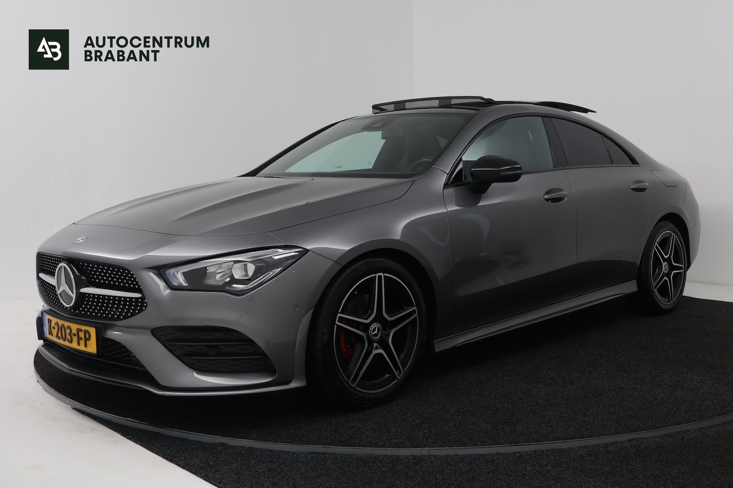 Mercedes-Benz CLA-Klasse - 180 Business Solution AMG (PANORAMADAK, STOELVERWARMING, SFEERVERLICHTING) - AutoWereld.nl