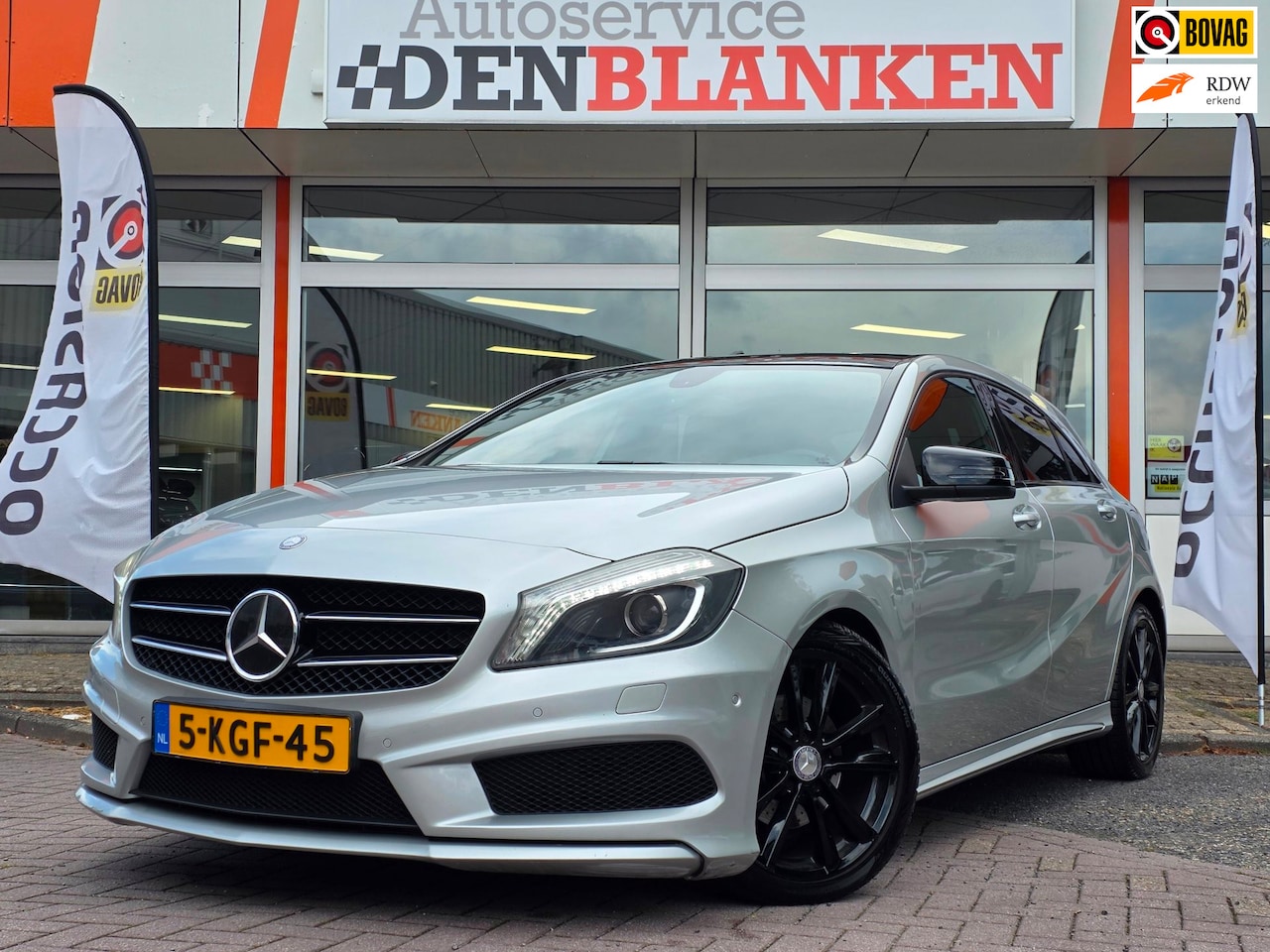 Mercedes-Benz A-klasse - 180 Ambition AMG Automaat BJ.2012 / Panodak / Navi / Half Leer / Cruise / Clima / 18"Lmv ! - AutoWereld.nl