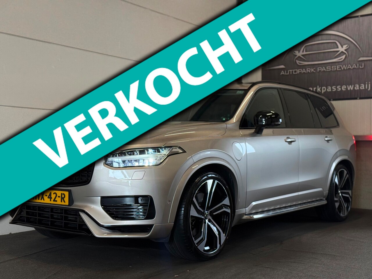 Volvo XC90 - 2.0 T8 Recharge AWD Plus Bright BTW, Pano, ACC, Trekhaak, Luchtvering, Lederen, B&W, HUD, - AutoWereld.nl