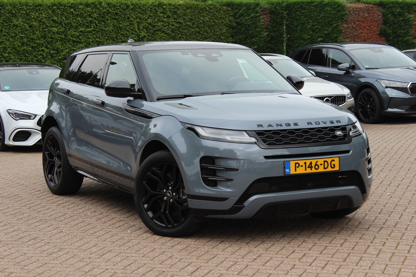 Land Rover Range Rover Evoque - 2.0 D200 AWD R-Dynamic HSE / Panoramadak / Camera / Head-up / Meridian / Luxe Leder / 20'' - AutoWereld.nl