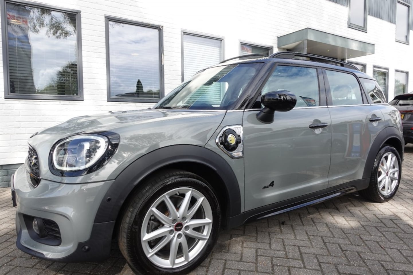 MINI Countryman - 2.0 CO.S E ALL4 CHIL Panorama Hybride AWD JCW - AutoWereld.nl