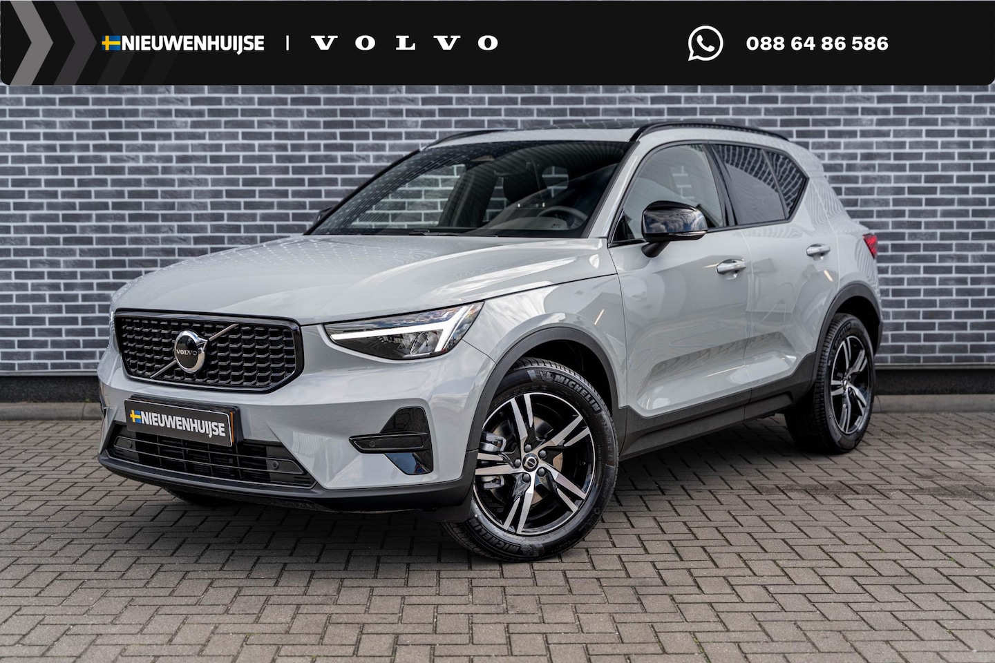 Volvo XC40 - 2.0 B4 Plus Dark | Trekhaak | Panoramadak | Harman Kardon Audio | Achteruitrijcamera | Par - AutoWereld.nl