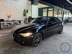 Alfa Romeo Giulia - 2.0T Business | 91.000KM | Navi | Nieuwe Service & APK | Geen Afleverkosten |