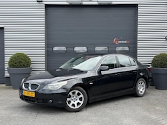 BMW 5-serie - 520d Business Line | Navigatie | Parkeersensoren | Lichtmetalen Velgen | Trekhaak |