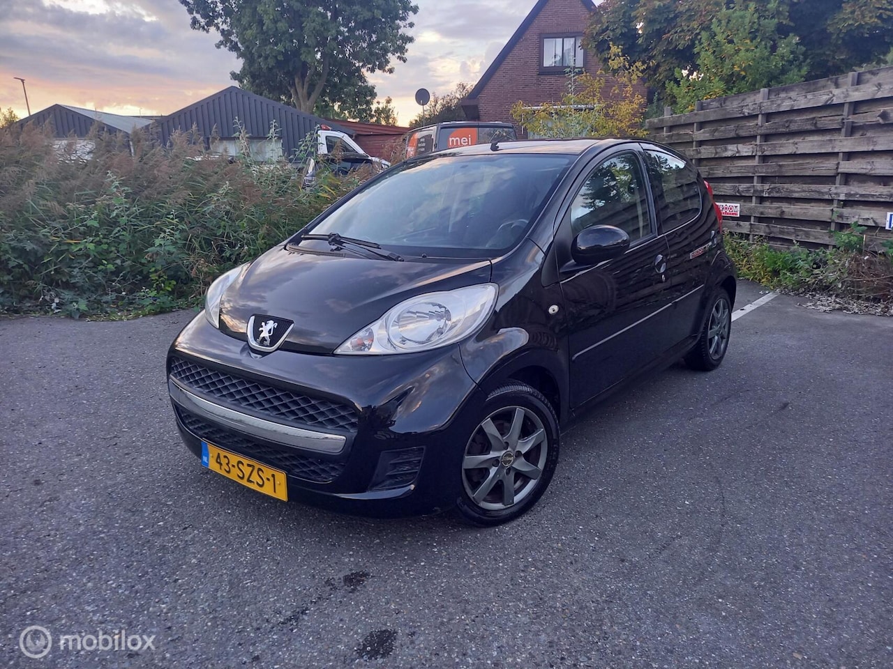 Peugeot 107 - 1.0-12V XS 1.0-12V XS, Airco / LMV / NL Auto - AutoWereld.nl