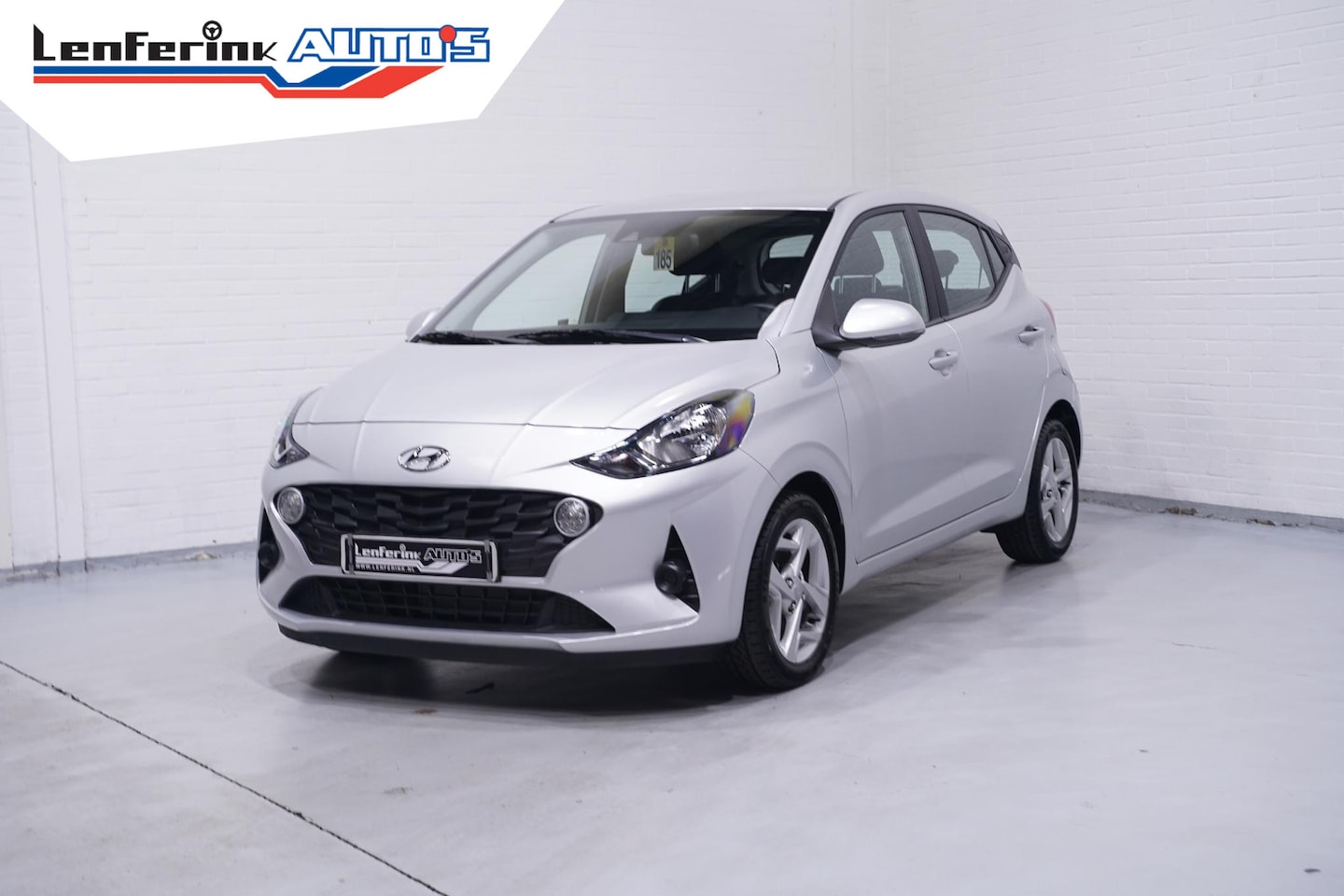 Hyundai i10 - 1.0 Trend Apple Carplay Navi Airco PDC Achter Stuur/Stoelverwarming lane-assist DAB-ontvan - AutoWereld.nl