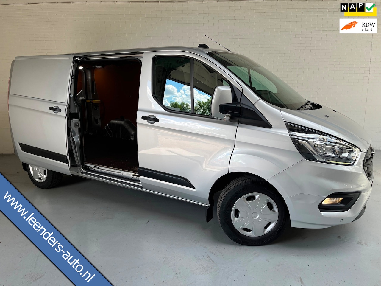 Ford Transit Custom - L2H1 Automaat 300 2.0 TDCI 130pk Limited 3persoons, Airco, Navigatie, Trekhaak, Metallic l - AutoWereld.nl